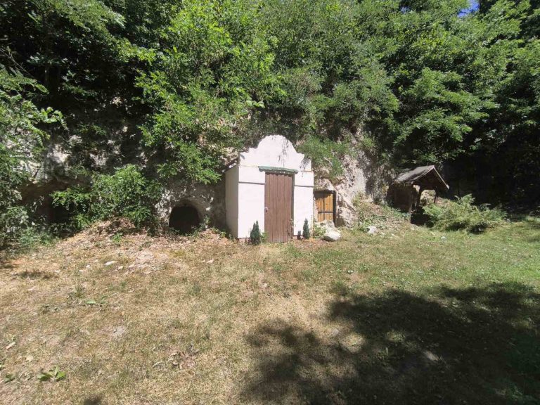Pince a Kéken Bózsvánál