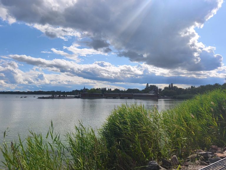 Szigetfürdő a mólóról