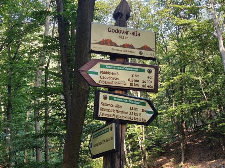 Godó-vár alja - innen még bőven volt felfelé a 938 méter magas Csóványosig