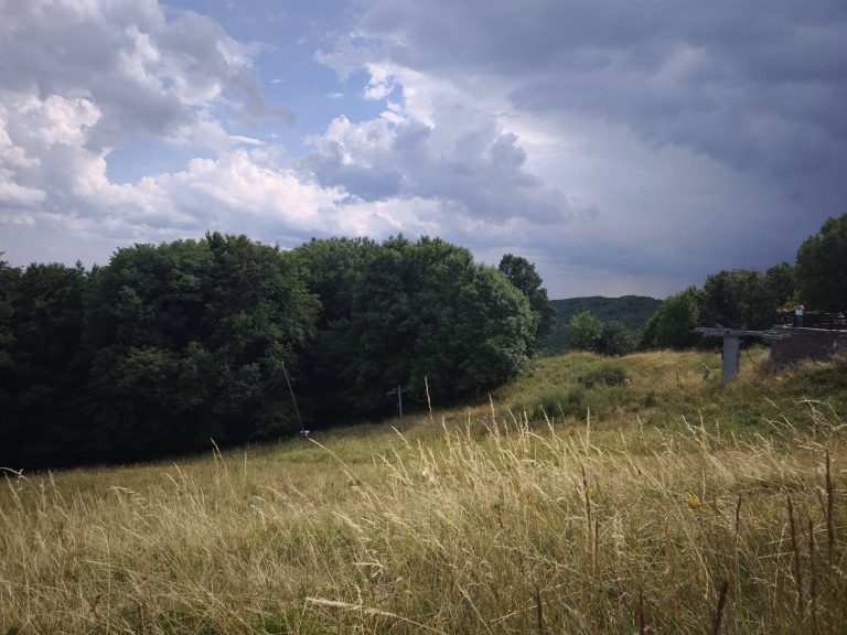 Gyülekeznek a felhők a Nagy-Hideg-hegy felett