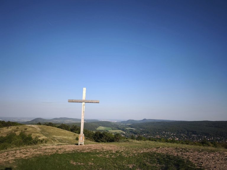 Nagy-Szénás, nagy kereszt