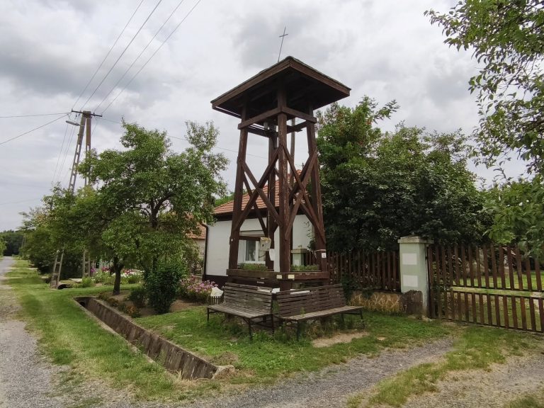Harangláb és pecsételőhely