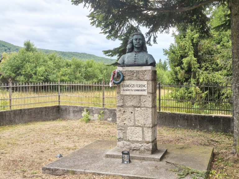 II. Rákóczi Ferenc szobra, Mogyoróska