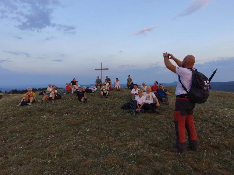 A csoportkép készítésének pillanatai