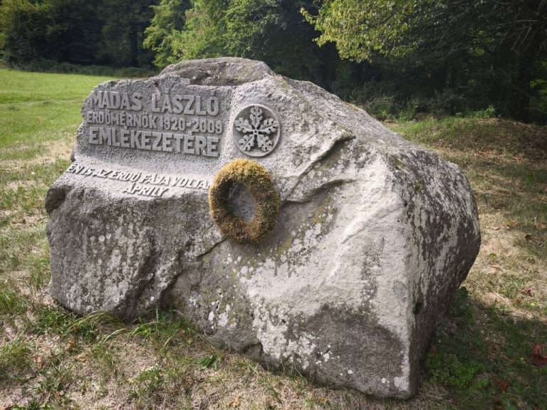 Madas László emlékkő