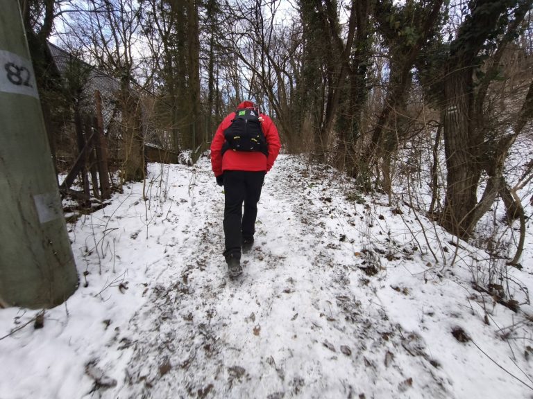 Tudtuk, hogy a táv első felében lesznek az emelkedők. Szombaton itt saras, felengedett volt a talaj - vasárnapra ismét fagyos, havas. Lefelé nehezebbnek tűnt, mint ma felfelé