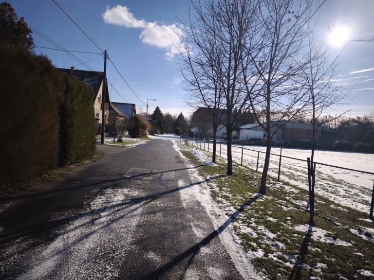 A kismarosi utcákat takarították - gyorsabban is haladtunk a betonon