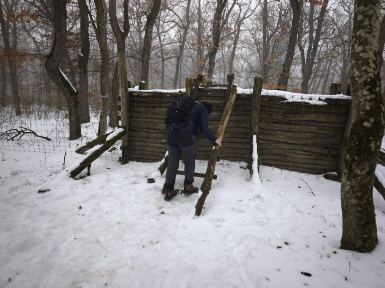 A másik felén létra segíti a lejutást