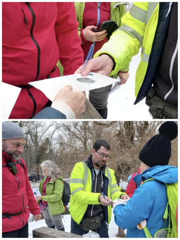 Mindenki megkapta a leigazolt füzetet és persze a jelvényt is