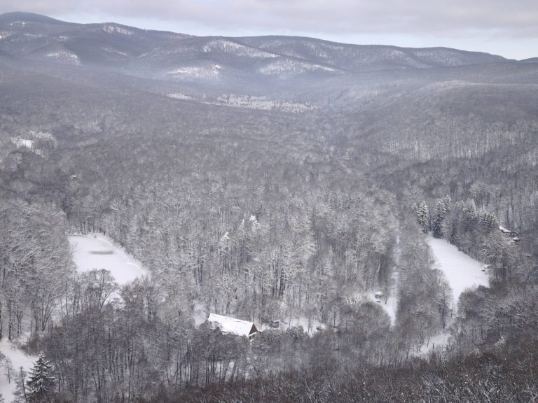 Az egyik mai célpont a hóval borított Királyréti Horgásztó