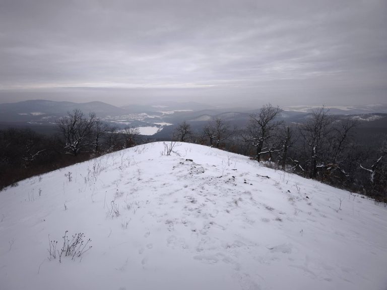 Utolsó távolbanézés a gerincről