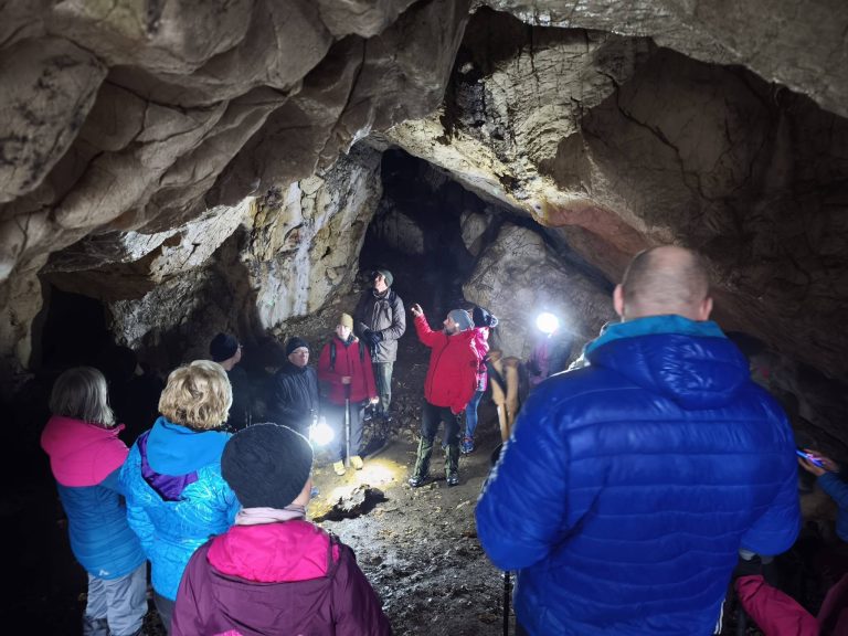 Barlangi képződményekről szól az előadás