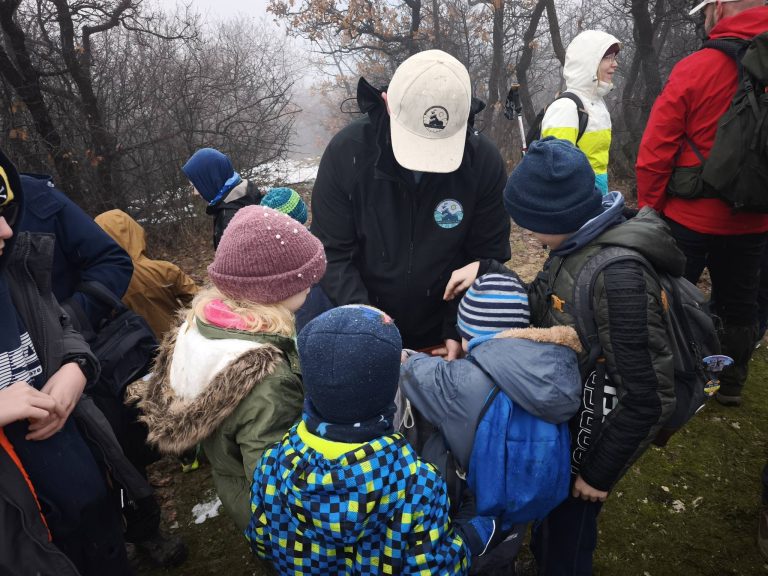A csúcson minden gyerek kapott cukorkát