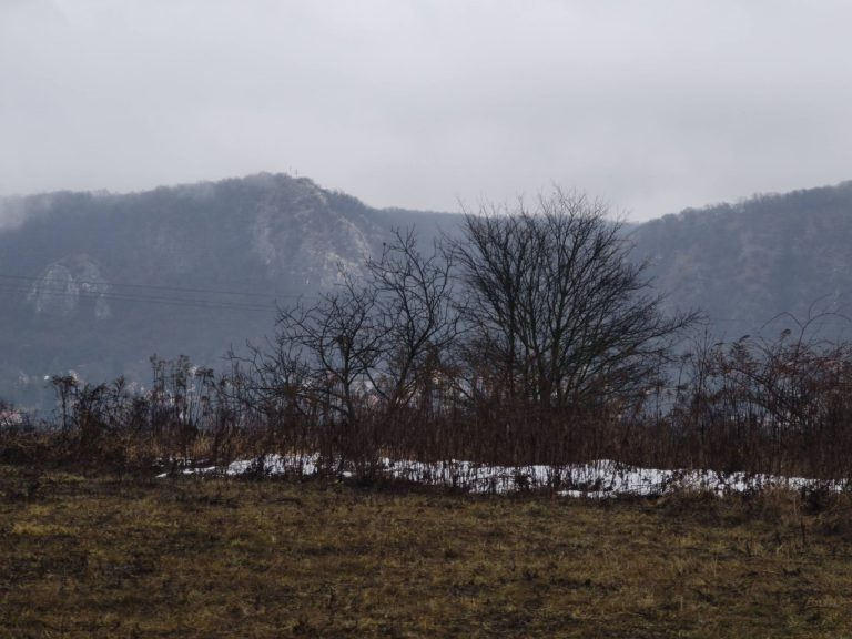 Az Oszoly csúcsa a kereszttel