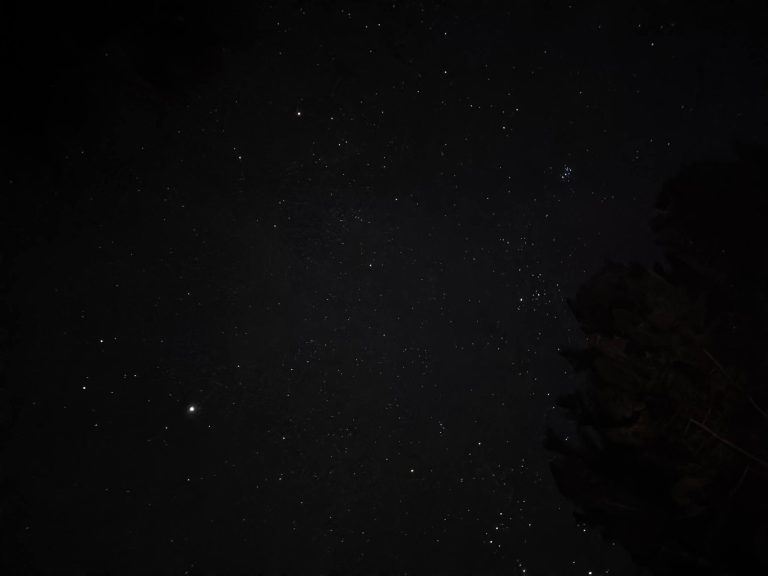 Fényszennyezés nélküli csillagos égbolt a Bükkben