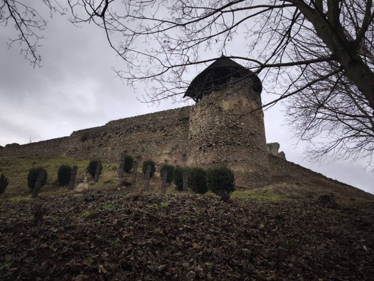 Nógrádi vár toronnyal